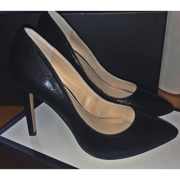 Pair of Black Pumps - Picture 2 of 3